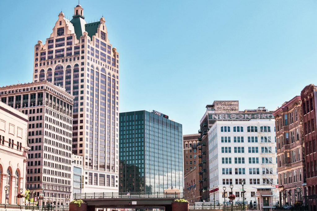 city of milwaukee building skyline